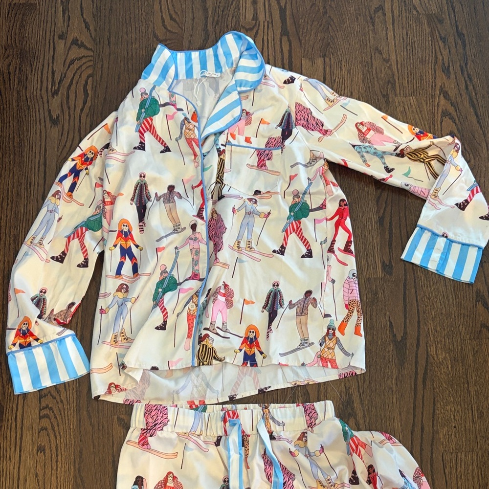 Stylish Women's ski Pajama Set with Striped Accents